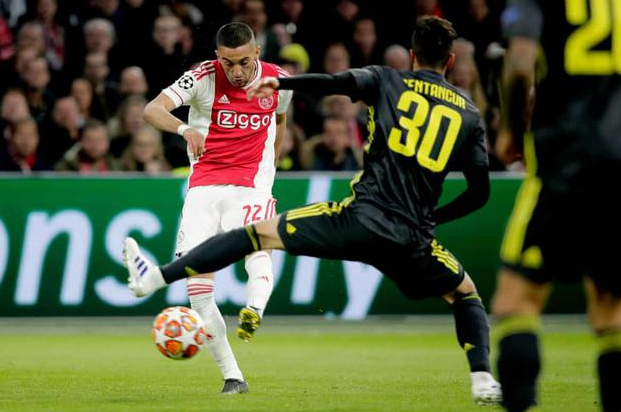 中场对抗中 中场对抗中